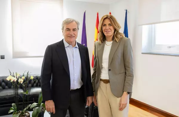 La alcaldesa de Pozuelo felicita al piloto y vecino Carlos Sainz por su trayectoria deportiva y su triunfo en el Rally Dakar 2024