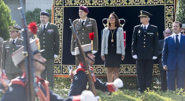 Pozuelo de Alarcón rinde homenaje a la Bandera de España con motivo de la Fiesta Nacional
