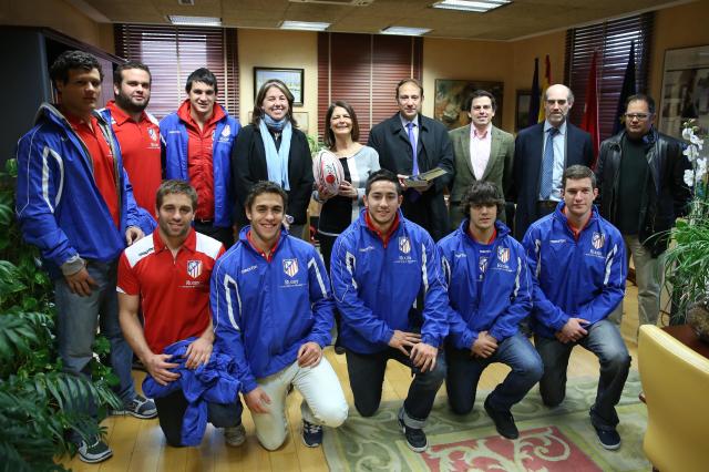 La alcaldesa recibe al equipo de División de Honor del Club de Rugby CRC Pozuelo Madrid