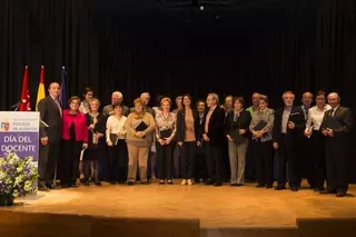 El Ayuntamiento rinde homenaje en el Día del Docente a los profesores de Pozuelo que se jubilan este curso