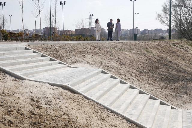 El Ayuntamiento realiza mejoras en la zona del Parque Arroyo Meaques colindante con la Colonia de los Ángeles