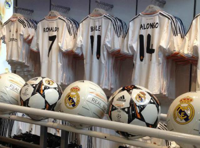 
                                                    El Real Madrid inaugura tienda oficial en Las Rozas