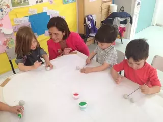 Un total de 180 niños participan en el programa de vacaciones de Semana Santa en tres colegios del municipio