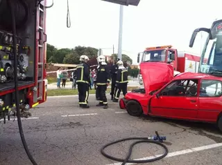 Dos jóvenes heridas tras chocar contra un autobús en Pozuelo