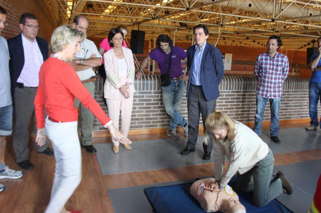 
                                                    Curso de manejo de desfibriladores para los trabajadores de los polideportivos municipales