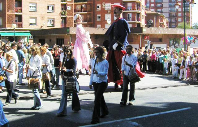 La Peña El Albero de Pozuelo crea una asociación para recuperar la tradición de los Gigantes y Cabezudos
