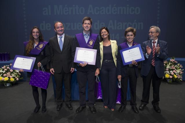 Los mejores estudiantes de 6º de Primaria y 4º de Secundaria de Pozuelo reciben un reconocimiento a su esfuerzo
