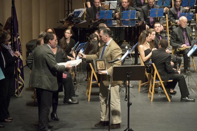 La Unión Musical de Pozuelo y la Real Cofradía del Santo Entierro de Zamora se hermanan en un acto celebrado en el MIRA Teatro