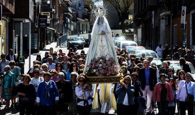 Pozuelo de Alarcón celebró ayer su tradicional procesión del Encuentro