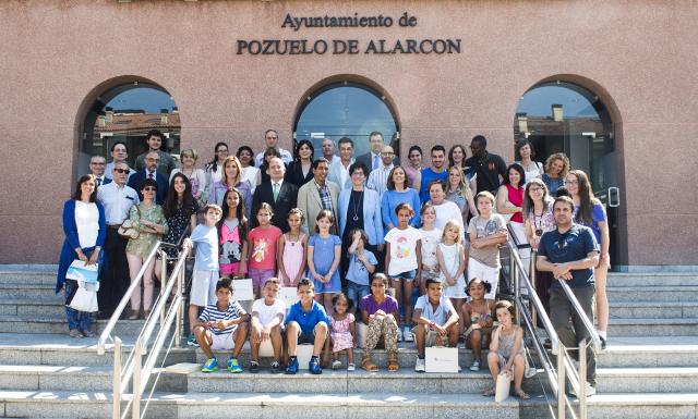 
                                                    Un grupo de niños de los campos de refugiados saharauis de Tinduf pasarán el verano con familias de Pozuelo