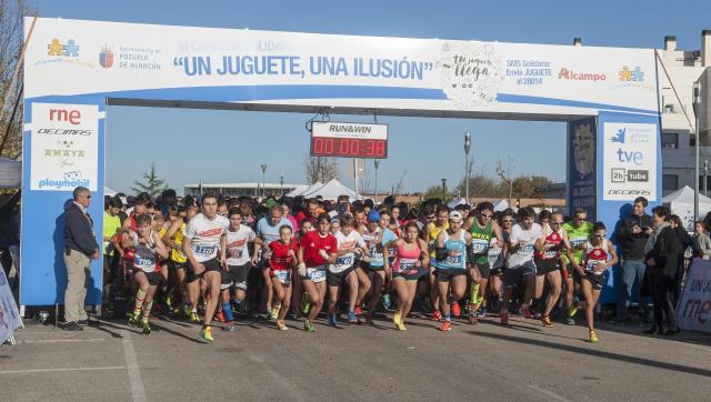 Más de 1.200 personas han participado esta mañana en la carrera “Un juguete, una ilusión” celebrada en Pozuelo