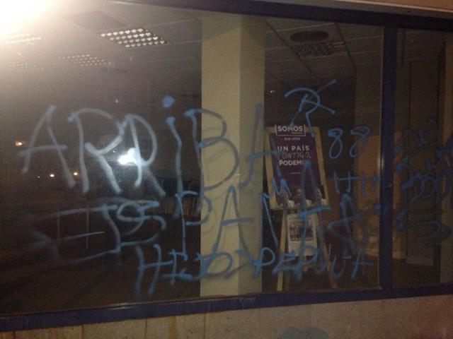 
                                                    El Pleno de Pozuelo condena la agresión neonazi a La Casa del Barrio, el local de Somos Pozuelo