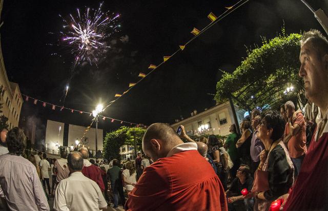 Pozuelo de Alarcón despidió sus fiestas patronales con música, una espectacular traca y la ofrenda de velas a la Virgen