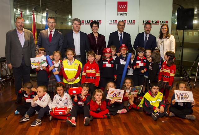 
                                                    Pérez Quislant, Garrido y Van Grieken visitan un taller escolar sobre prevención que ofrece este curso el 112