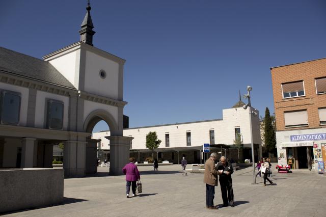 El PSOE pide la instalación de más bancos, papeleras, fuentes y mejoras de la iluminación en Pozuelo
