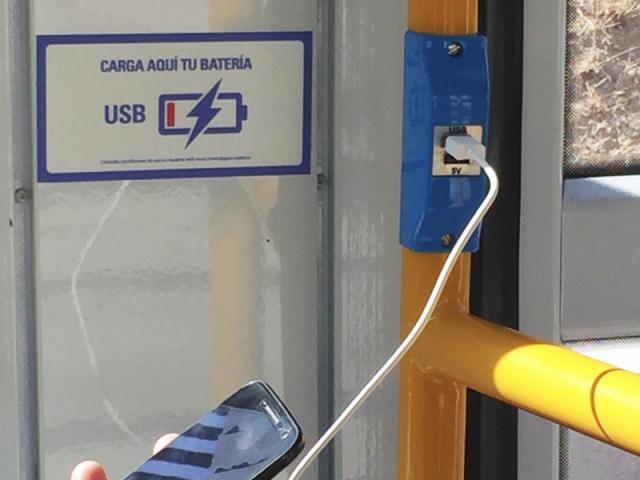 Metro Ligero Oeste completa la instalación de cargadores USB en toda su flota de vehículos