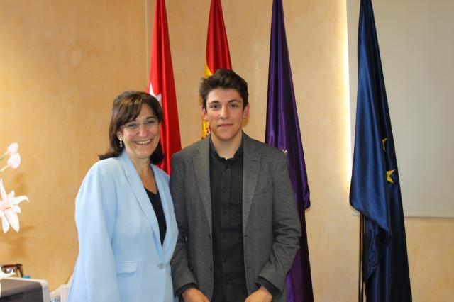 La alcaldesa felicita al estudiante de Pozuelo que participará en la próxima Olimpiada Iberoamericana de Biología que se celebrará en Ecuador