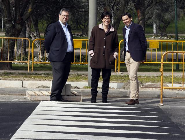 Nuevos pasos de peatones elevados y lomos de asno para reducir la velocidad en Pozuelo