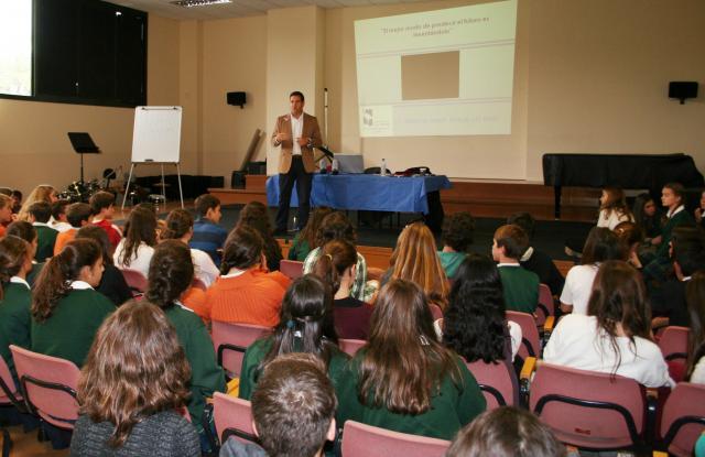 Cerca de medio centenar de estudiantes de Pozuelo participan en el VII Torneo Intermunicipal de Debate Escolar