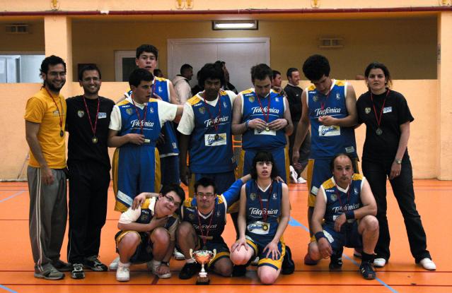 El Ayuntamiento firma un convenio para el desarrollo de la Escuela Municipal de Baloncesto Adaptada para personas con discapacidad