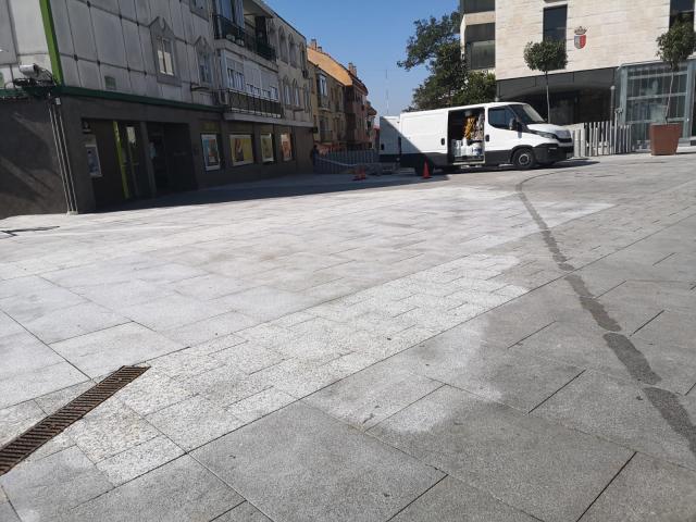 El Ayuntamiento de Pozuelo lleva a cabo una campaña de limpieza integral en la Plaza del Padre Vallet