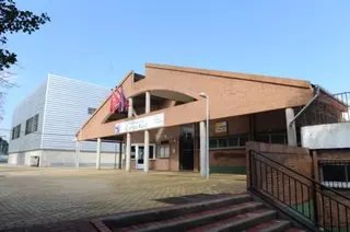 El Ayuntamiento da un paso más para avanzar en la próxima construcción de la piscina climatizada en el Carlos Ruiz