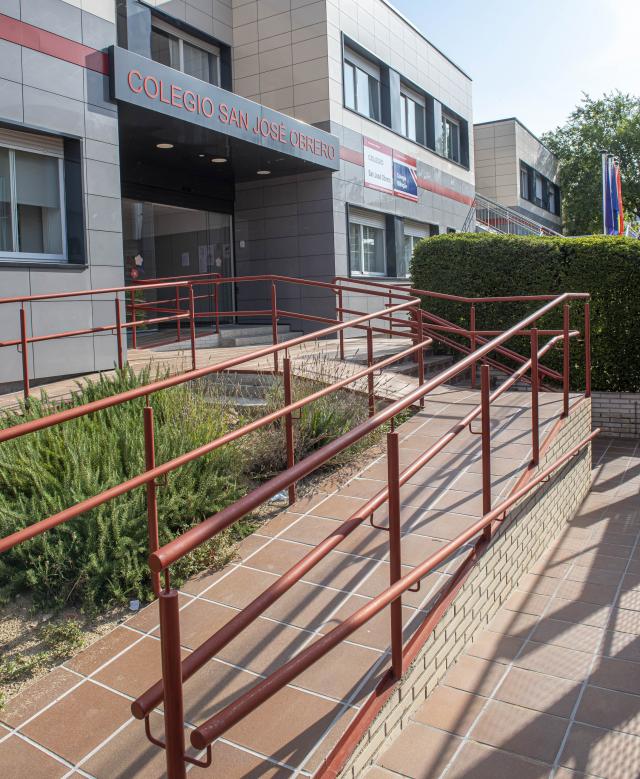 
                                                    El Ayuntamiento destina este verano más de 73.000 euros a obras y mejoras en colegios y espacios educativos de la ciudad