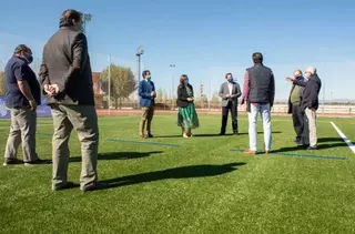 Renovada la pista de atletismo y nuevo campo de césped artificial en la Ciudad Deportiva Valle de las Cañas 