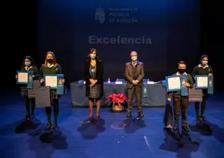 El Ayuntamiento premia la excelencia y el mérito académico de los alumnos de Primaria y Secundaria de Pozuelo