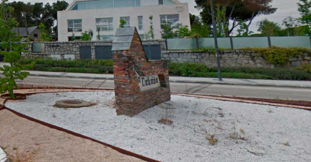 
                                                    Vecinos de La Cabaña denuncian el peligro de llevar 30 años viviendo con torres de alta tensión encima de sus casas