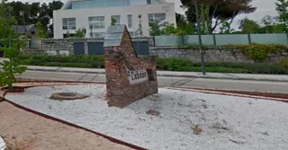 Vecinos de La Cabaña denuncian el peligro de llevar 30 años viviendo con torres de alta tensión encima de sus casas
