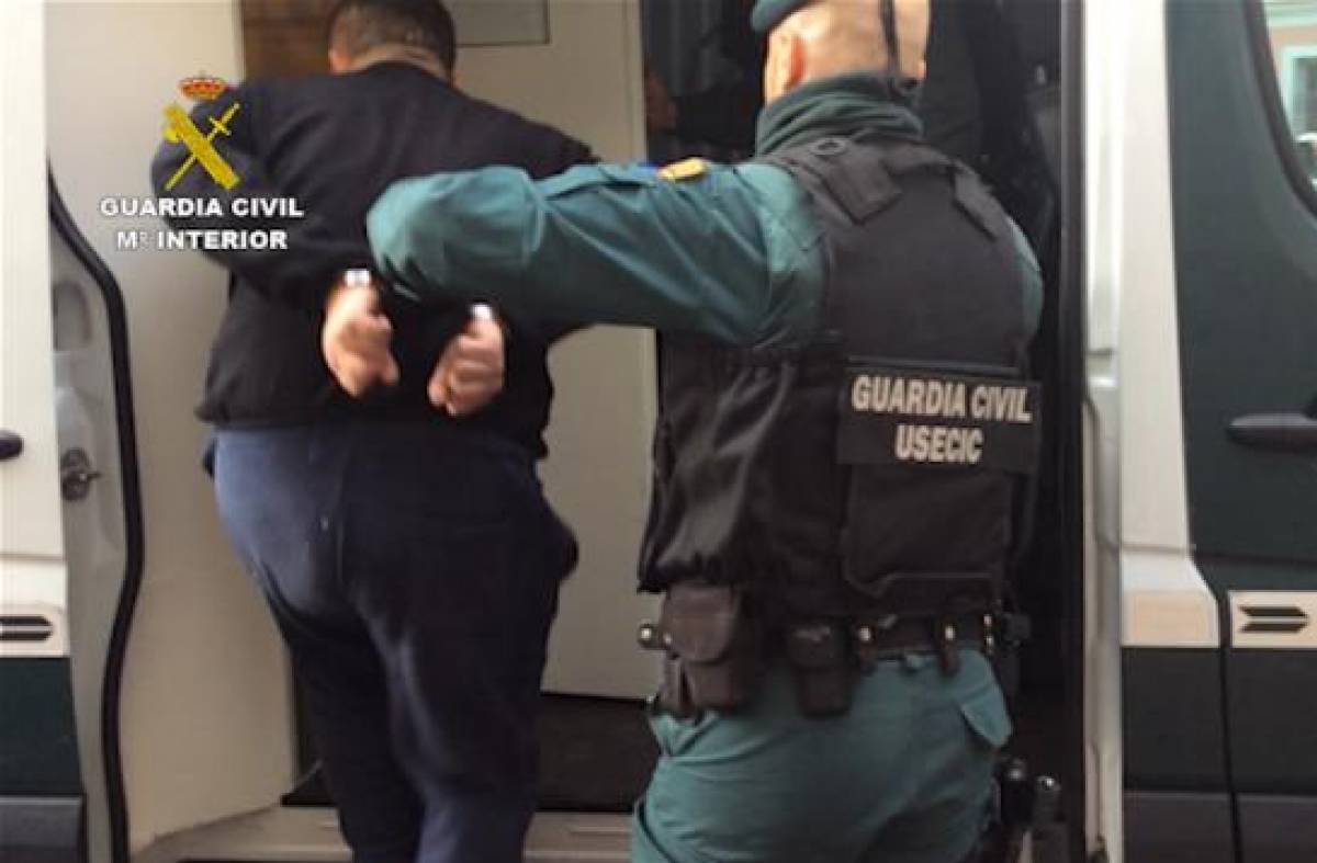 
                                                    Detenido un septuagenario que vendía droga a menores de edad