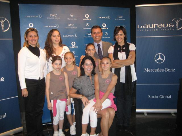 Las campeonas alevines de España se reúnen con Nadia Comaneci