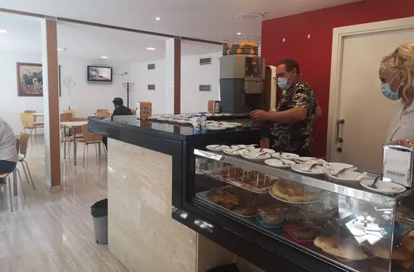 La cafetería y peluquería del centro municipal de Mayores Padre Vallet ya están en funcionamiento