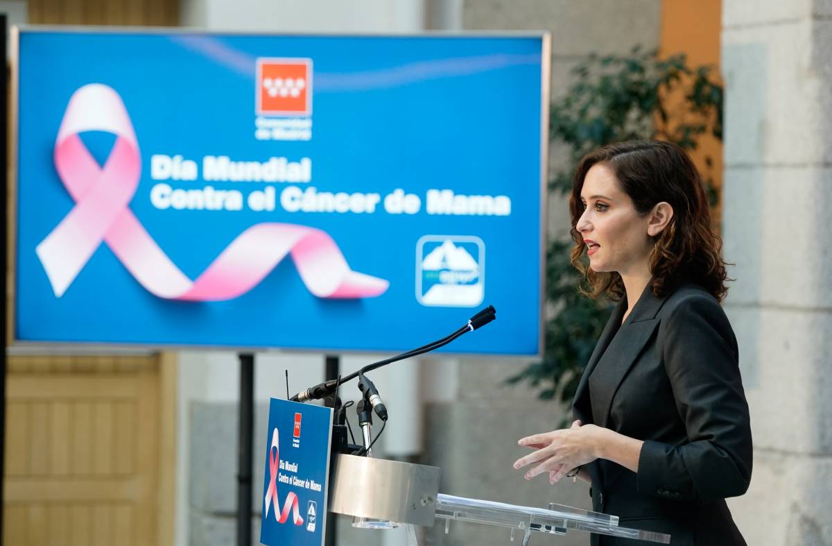 
                                                    Díaz Ayuso anuncia una campaña de cribados masivos para detectar cáncer de mama en mujeres a partir de 50 años