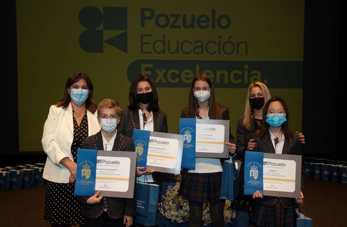 
                                                    Los mejores alumnos de Pozuelo del curso pasado reciben los premios a la Excelencia y el Mérito Académico