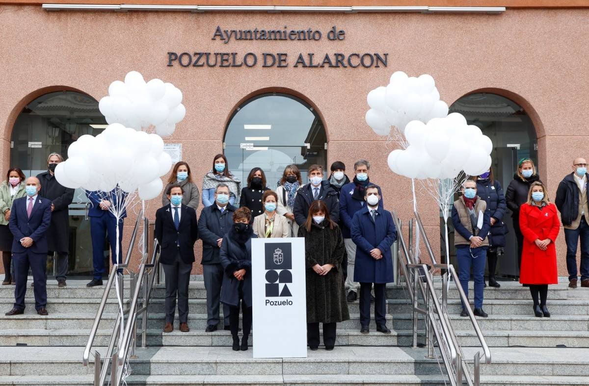 Pozuelo guarda un minuto de silencio en señal de rechazo a la violencia de género