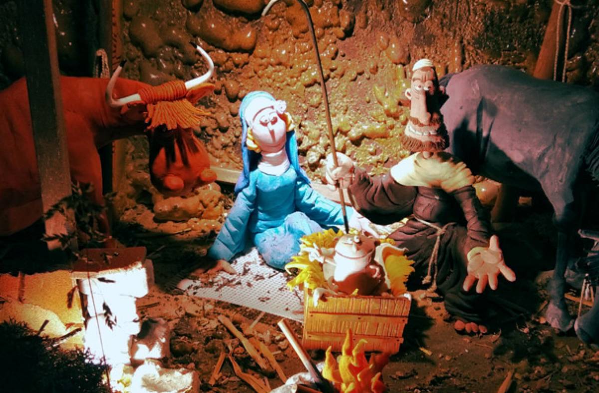 
                                                    Pozuelo acoge la exposición de un original, divertido y monumental Belén realizado en Plastilina