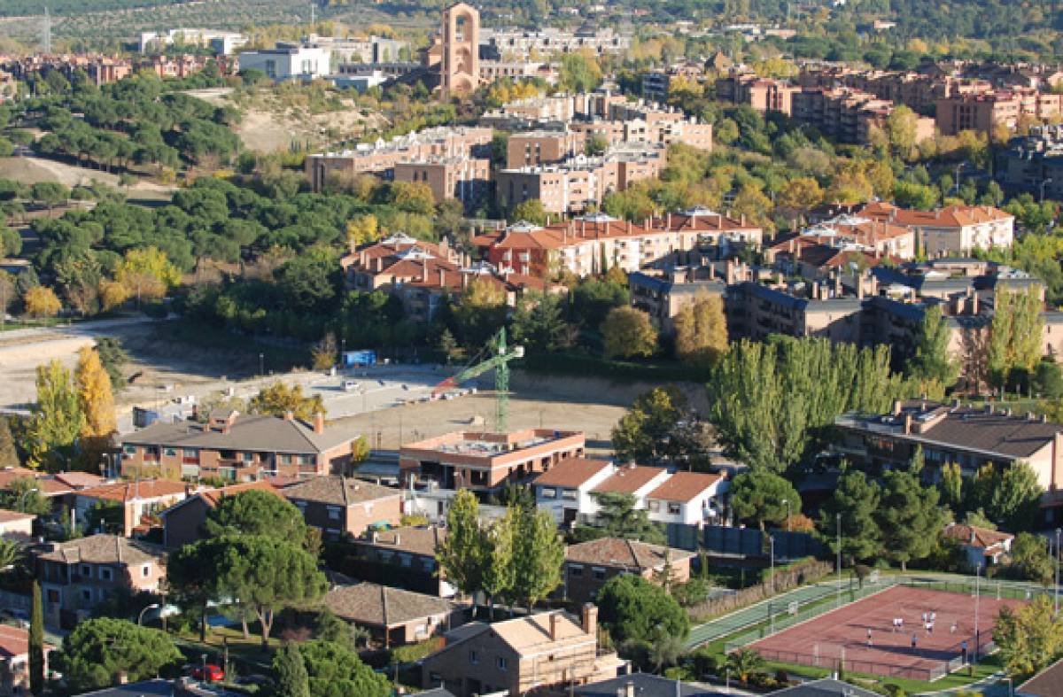 
                                                    Pozuelo de Alarcón mantiene su tendencia a la baja en el desempleo