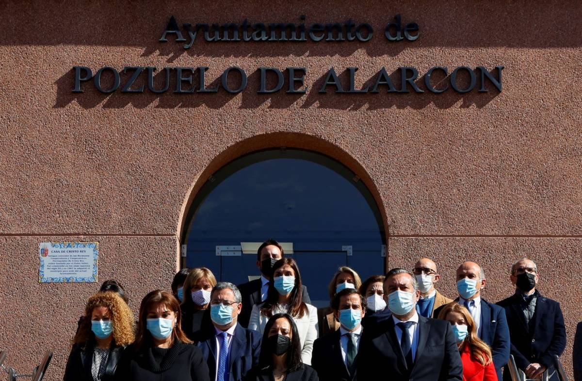 Pozuelo de Alarcón guarda un minuto de silencio por la mujer asesinada el pasado miércoles