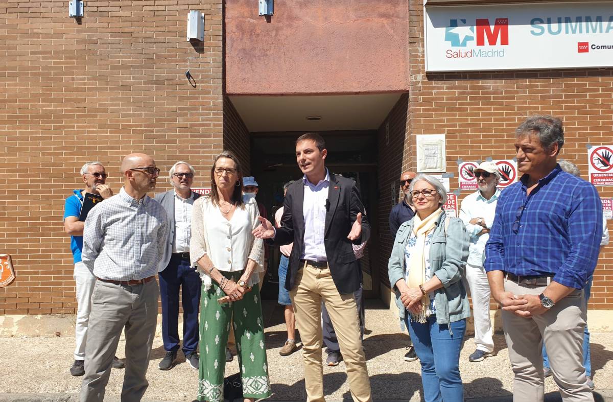 El líder de los socialistas madrileños denuncia en Pozuelo el cierre de los SUAP de la Comunidad