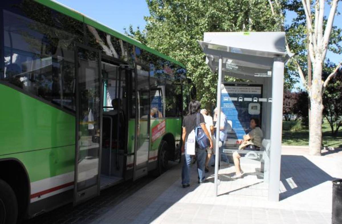 La línea de autobús que une Pozuelo con el Hospital Puerta de Hierro mejorará sus frecuencias, recorrido y accesibilidad 