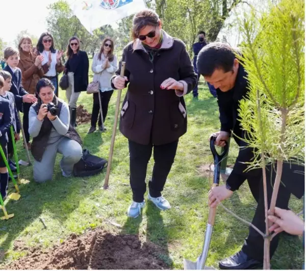 La alcaldesa anuncia la plantación de 600 nuevos árboles en el nuevo parque de La Cruz de la Atalaya