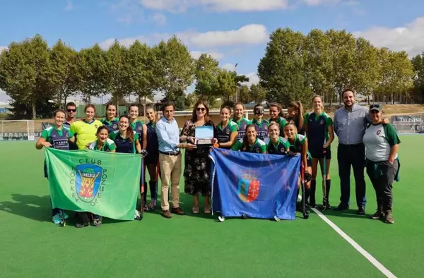 El Club de Hockey Pozuelo recibe el reconocimiento del Ayuntamiento por sus méritos deportivos de la pasada temporada