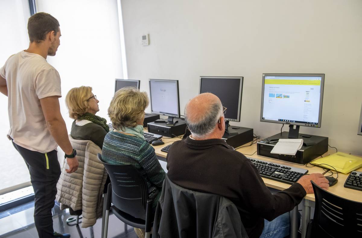 
                                                    Visitas culturales, conferencia y talleres para los mayores de Pozuelo en la recta final del año