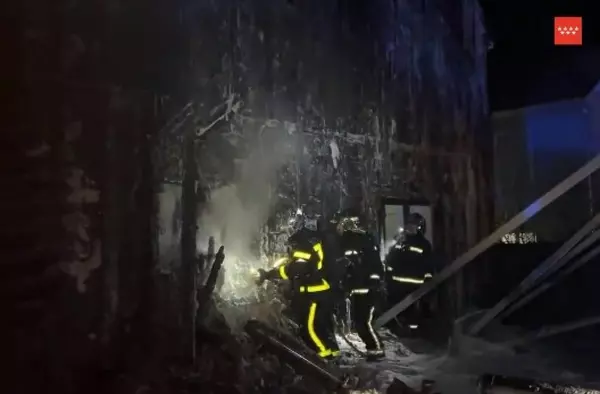 Agresivo fuego en una vivienda unifamiliar de Villanueva de la Cañada