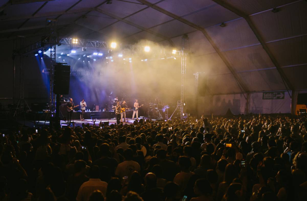 Miles de personas disfrutaron del concierto de Taburete en la carpa del recinto ferial de Pozuelo