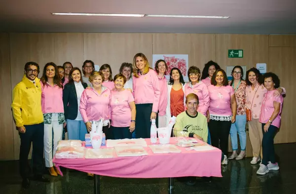 El Ayuntamiento conmemora el Día Mundial contra el cáncer de mama iluminando en rosa su fachada