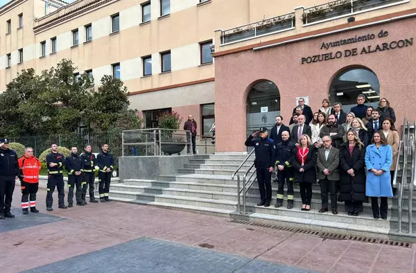 Pozuelo guarda un minuto de silencio en memoria de los fallecidos en el devastador incendio de Valencia 