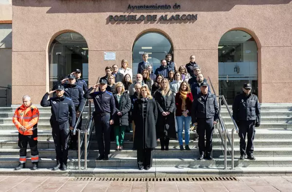 El Ayuntamiento de Pozuelo guarda un minuto de silencio en recuerdo a las víctimas del 11- M